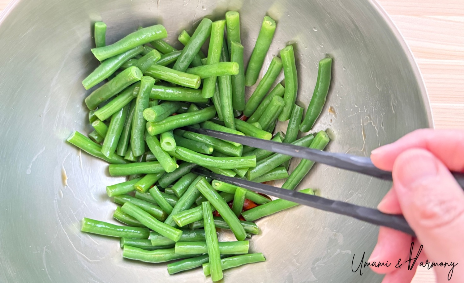 Add the green beans to the bowl and toss until evenly coated.