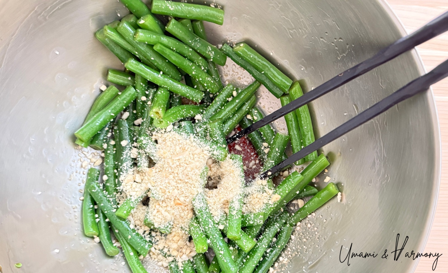 Add the crushed peanuts and gently toss with chopsticks until the beans are well coated.
