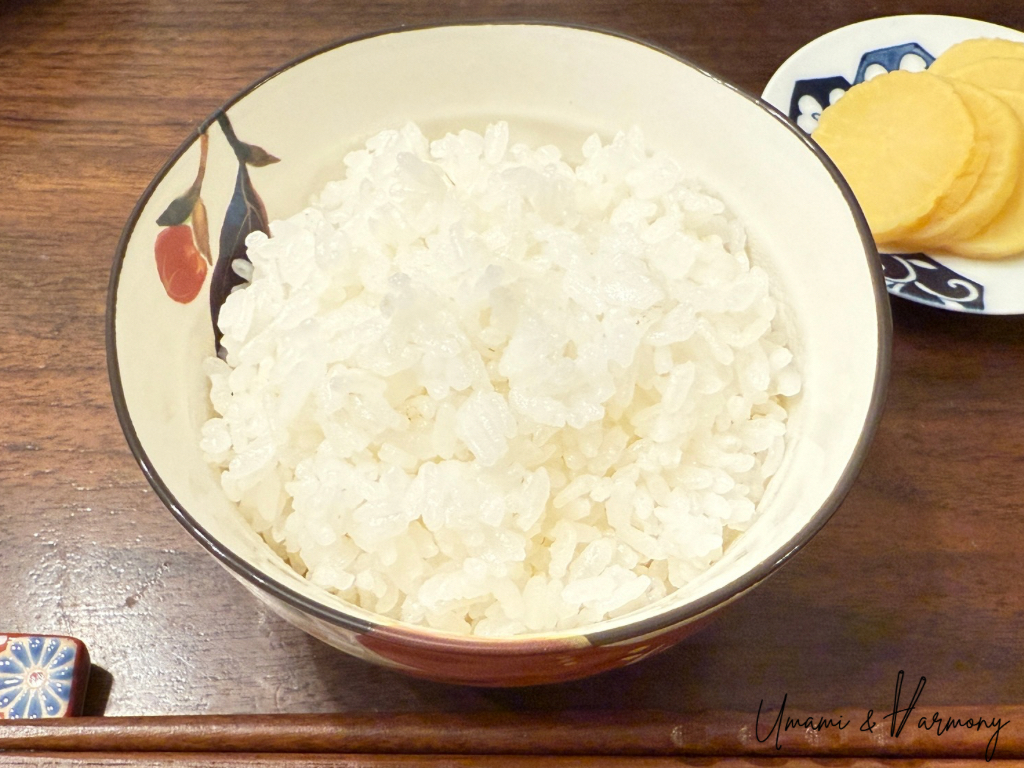 Cooked sushi rice served in a rice bowl, ready to eat