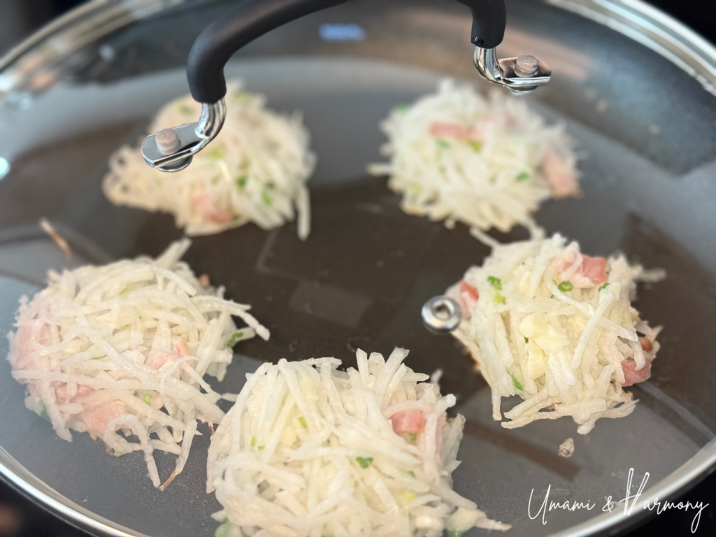 Daikon mochi covered with a lid while cooking
