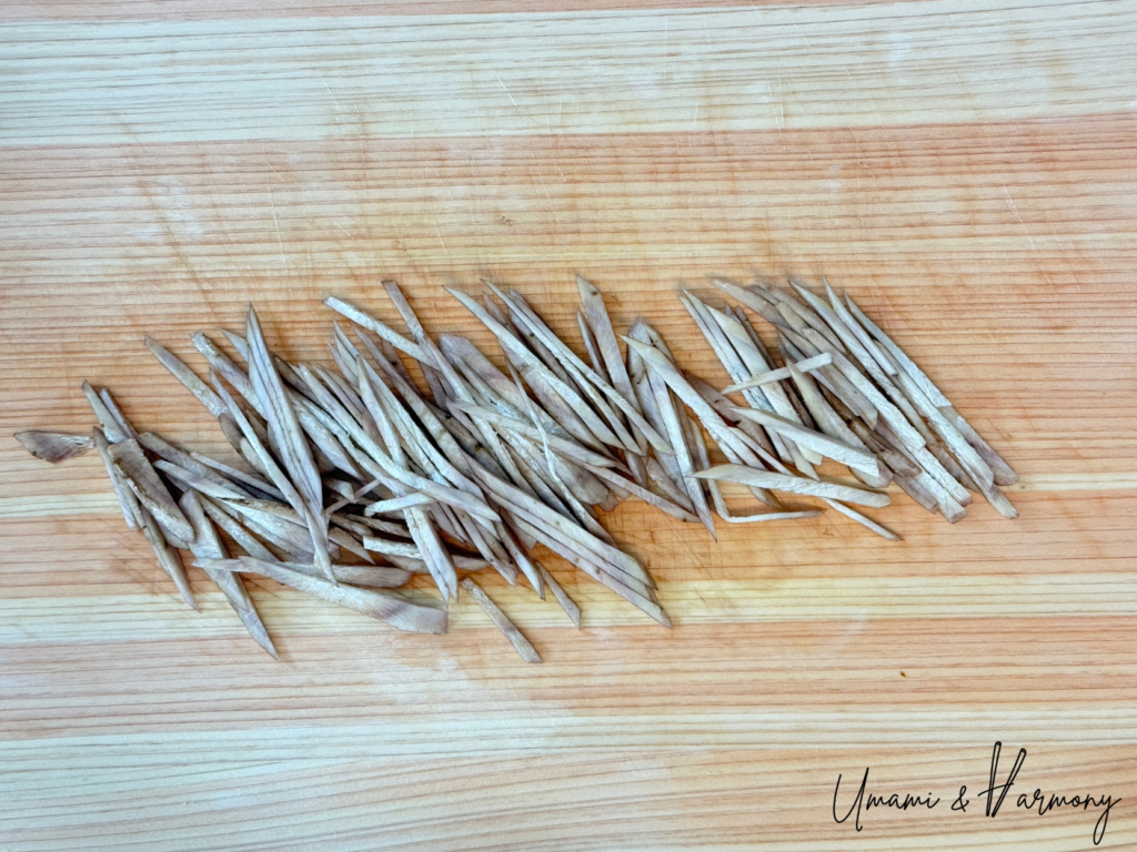 Gobo cut into thin julienne strips