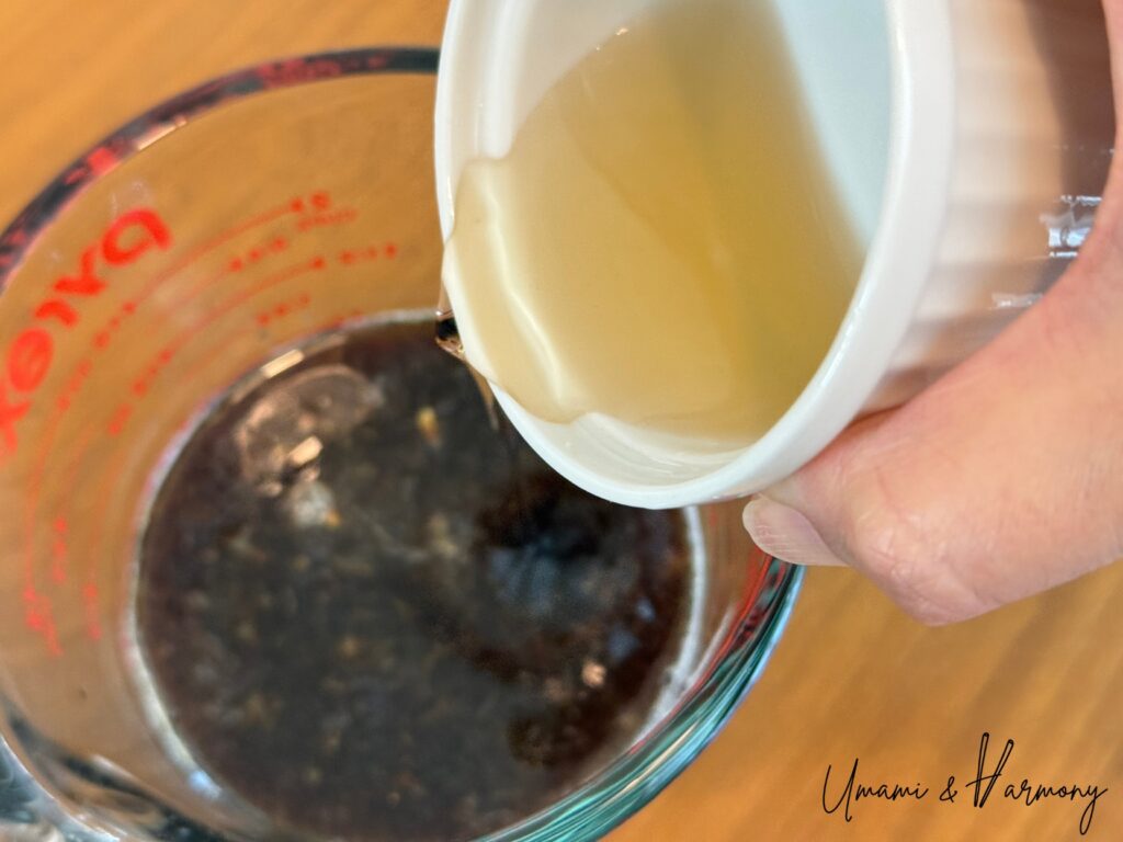 Mirin being added to the citrus and soy sauce mixture 　