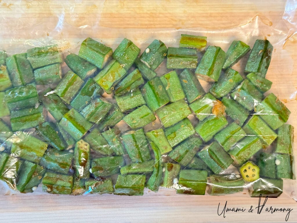 Okra in a bag with soy sauce and sake